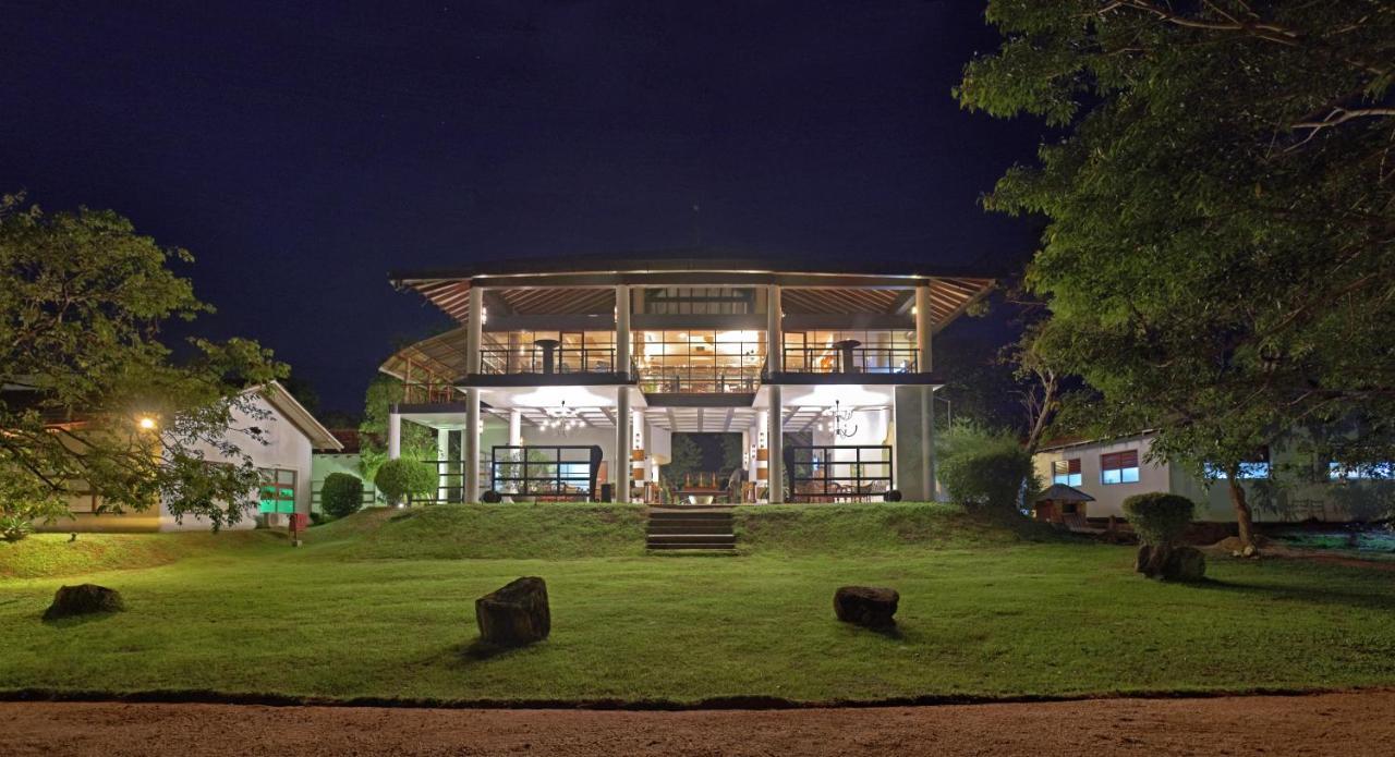 The Elephant Corridor Hotel Sigiriya Buitenkant foto