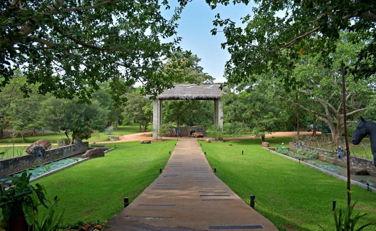 The Elephant Corridor Hotel Sigiriya Buitenkant foto